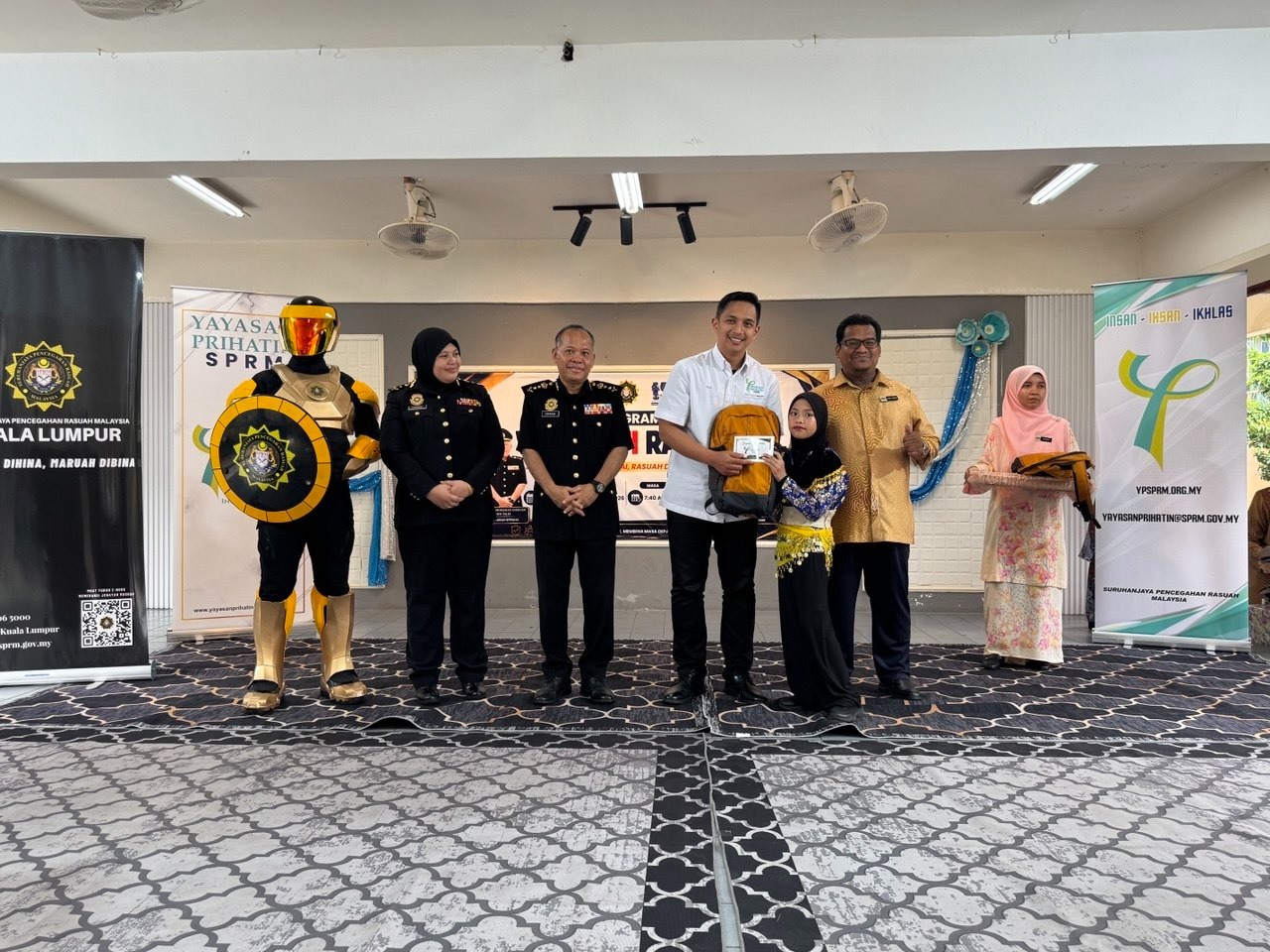 YAYASAN PRIHATIN SPRM SANTUNI MURID ASNAF MELALUI PROGRAM PRIHATIN KOMUNITI