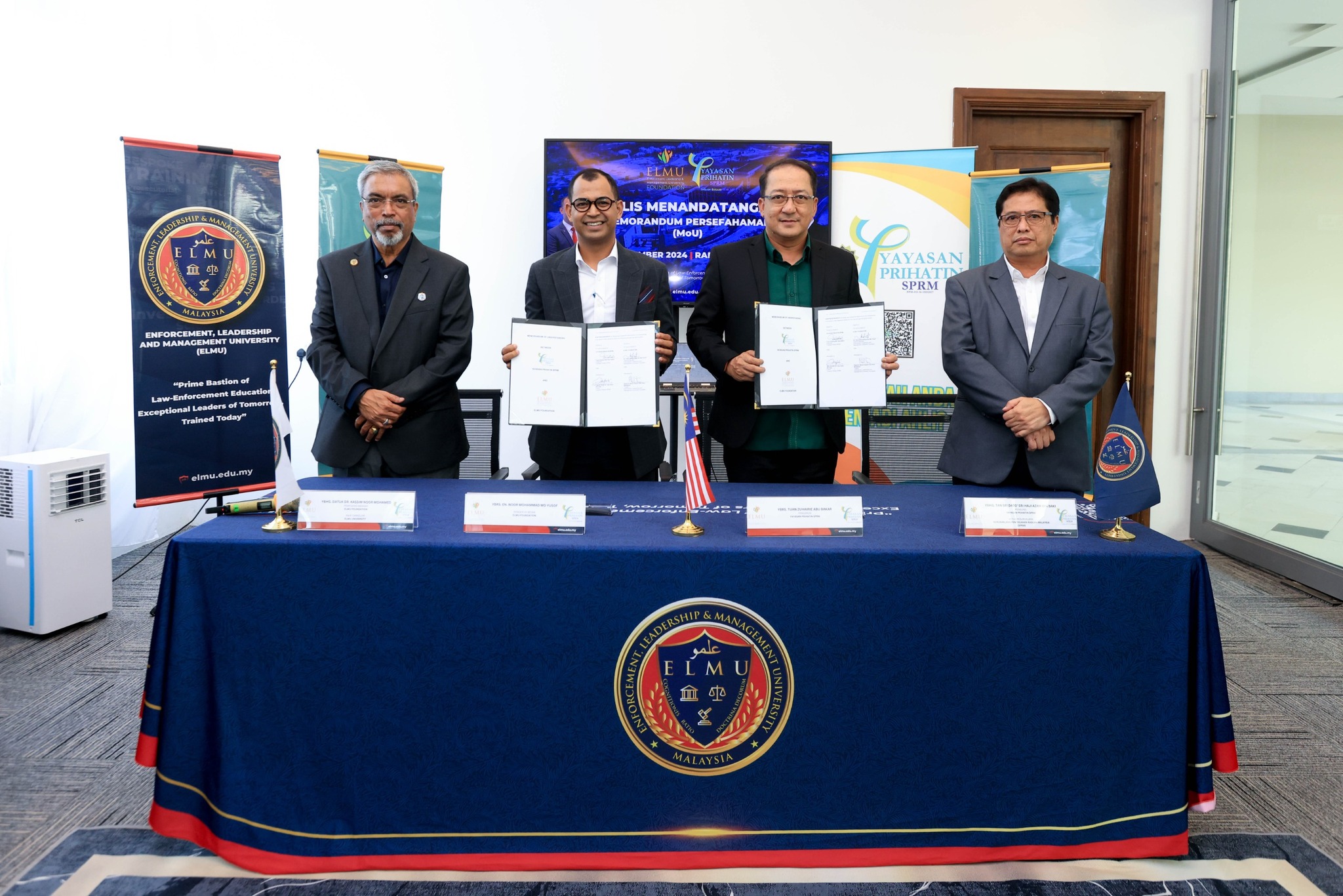 Menandatangani Memorandum Persefahaman (MoU)